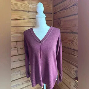 TRIBAL V neck side slit maroon with grey accent size small